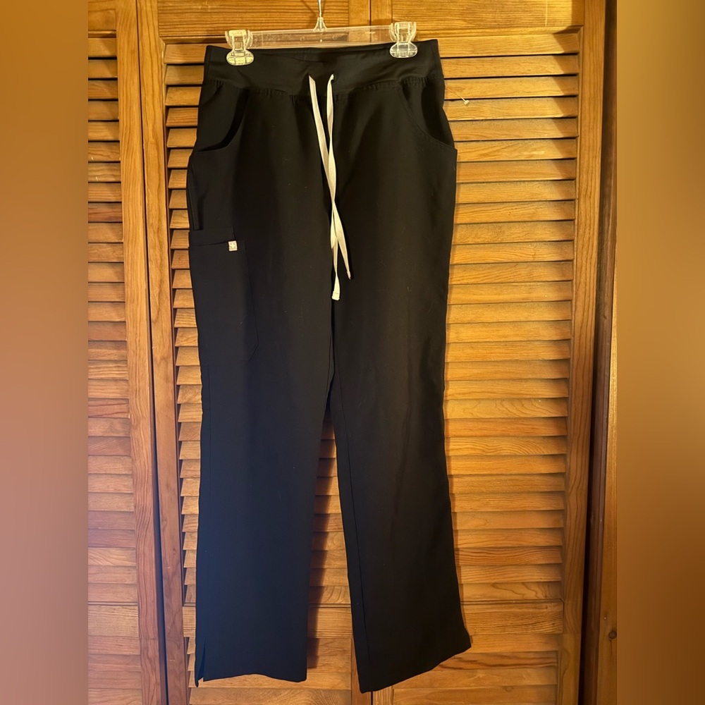Figs Black Women Kade Cargo Scrub Pants size Medium